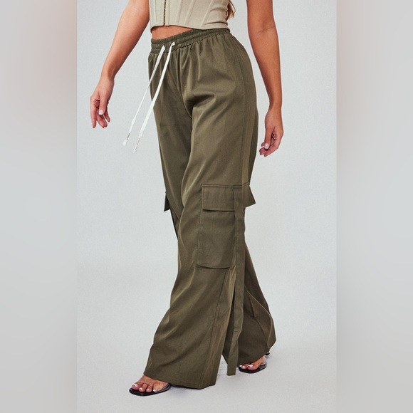 NWT Pretty Little Thing Elastic Waist Wide Leg Cargo Pants CMW2539 Olive Green - Picture 4 of 7